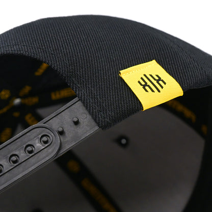 Snapback Schwarz -Metal Logo Gold
